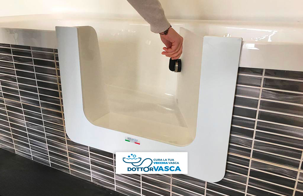 Vasca con apertura per anziani